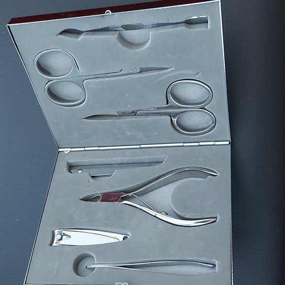 Neiman Marcus Manicure Set - Picture 3 of 8